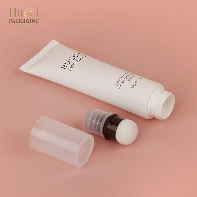 Cosmetic packaging tube with sponge}